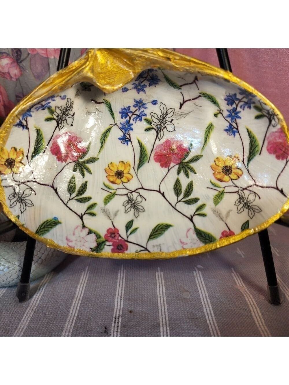 DECOUPAGE CLAM SHELL DECOUPAGE FLOWERS 💐 ON A CLAM SHELL TRINKET DISH